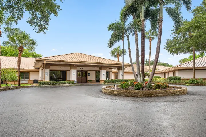 002-1600MatthewDrive-FortMyers-FL-33907-FULL (Small)