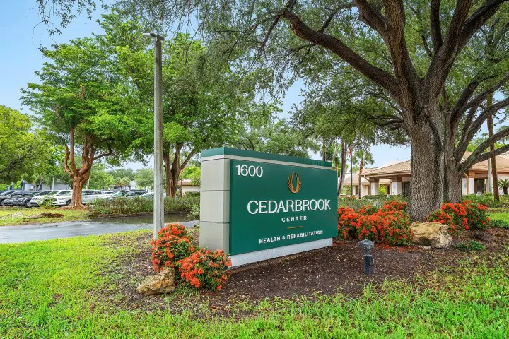 027-1600MatthewDrive-FortMyers-FL-33907-FULL (Small)